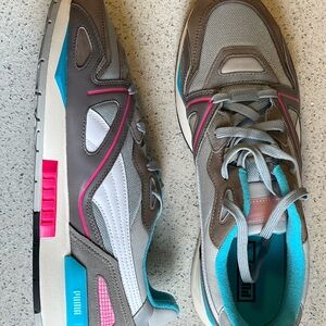Puma Gray and Pink Sneakers with Dynamic Design